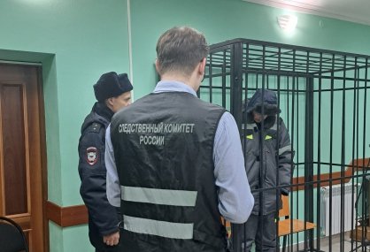 В поселке Навля Брянской области перед судом предстал местный житель по обвинению в гибели сожителя своей матери